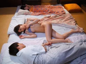Em nhân viên massage bí mật nhét cu vào lồn