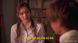 Vụng trộm với bố dượng mỗi khi mẹ đi vắng